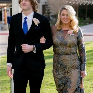 Terani Couture #1822E7292
Gunmetal/Gold Size: 10